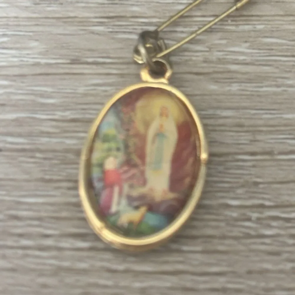 Vintage Gold Tone Virgin Mary Lourdes Double Sided Pendant Safety Pin Brooch 1